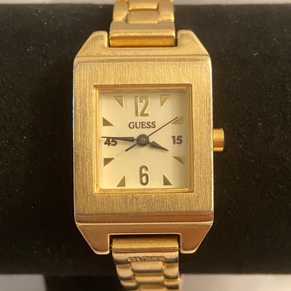 Guess | Gold watch - Picture 8 of 14